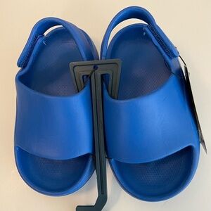 Blue Slide Sandals Water Sandals Kids Size 9K
DSG New
